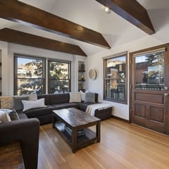 Charming Chalet in Old Town & Pet Friendly