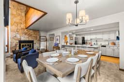 Close to Main St, DV Luxe Condo, Private Garage