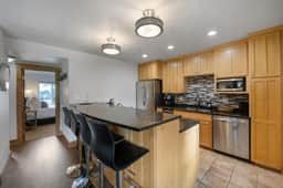 Ski Vista: Chic Condo Near the Canyons Slopes