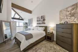 Spacious Ski Haven at Silver King Hotel - Image 4