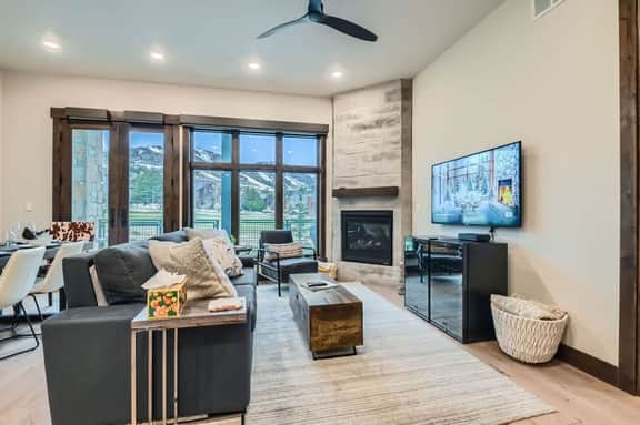 Blackstone Majesty | Luxury & Ski Vibes