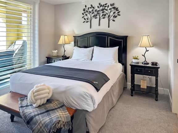 Breathtaking Views, Shopping Center Steps Away!