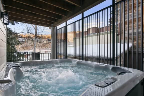 Charming Chalet in Old Town & Pet Friendly
