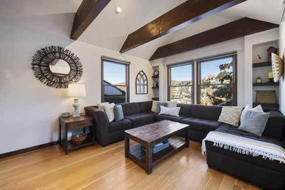 Charming Chalet in Old Town & Pet Friendly