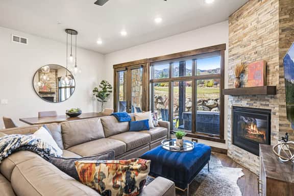 Greg's Canyons Home Walk Ski Lift Private Hot Tub