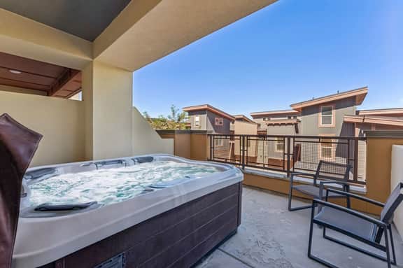 Modern Townhouse with HotTub & Garage!
