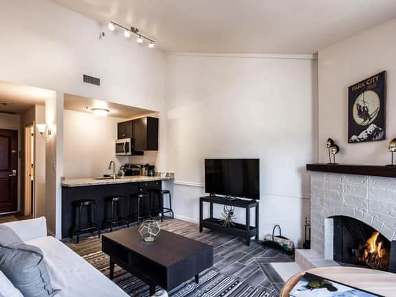 Mountain Flurry: Quaint Condo|Heart of Park City