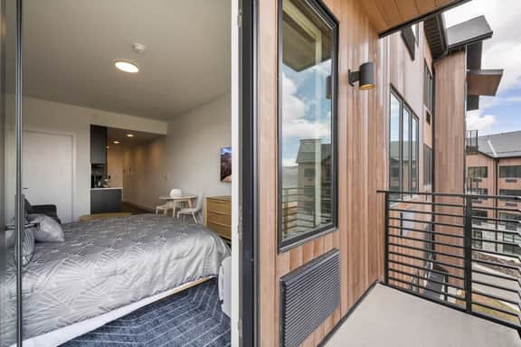 New! Luxe Studio + Patio | Trails, Lake & Adventure | Free shuttle to Gondola