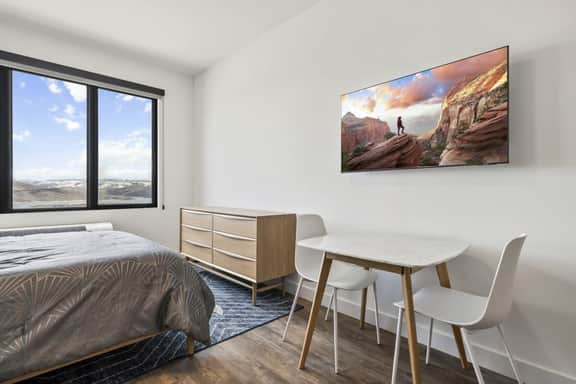 New! Lux Studio Lake Views | Trails & Adventure | Free shuttle to Gondola