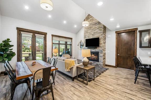 Powder Inn: Lux Condo|Canyons Village|Mtn Views