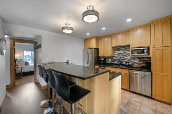 Ski Vista: Chic Condo Near the Canyons Slopes