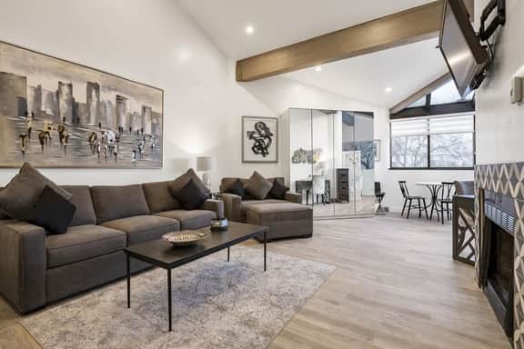 Spacious Ski Haven at Silver King Hotel