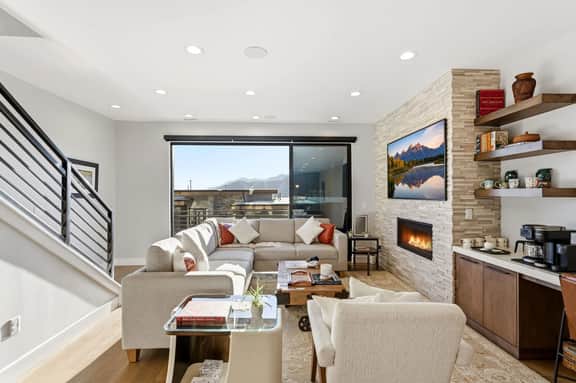 Upscale Retreat w/ Hot Tub, Steam, Pet-Friendly