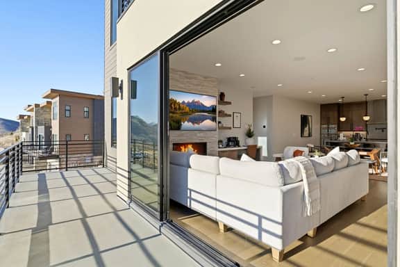 Upscale Retreat w/ Hot Tub, Steam, Pet-Friendly