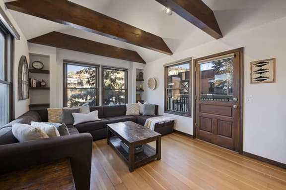 Charming Chalet in Old Town & Pet Friendly
