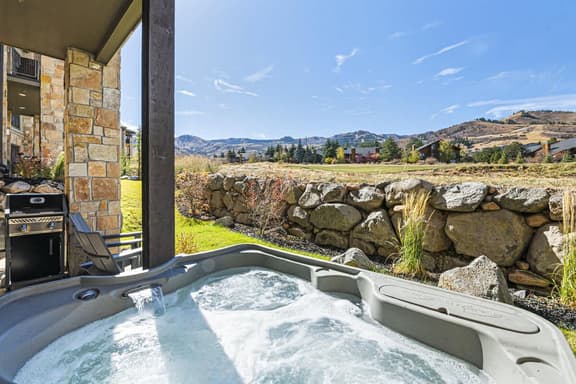 Greg's Canyons Home Walk Ski Lift Private Hot Tub