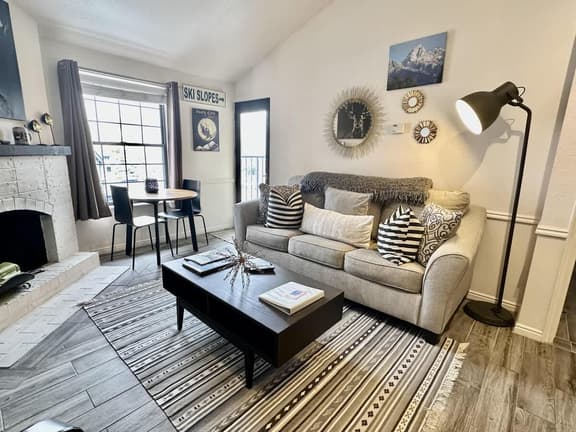 Mountain Flurry: Quaint Condo|Heart of Park City