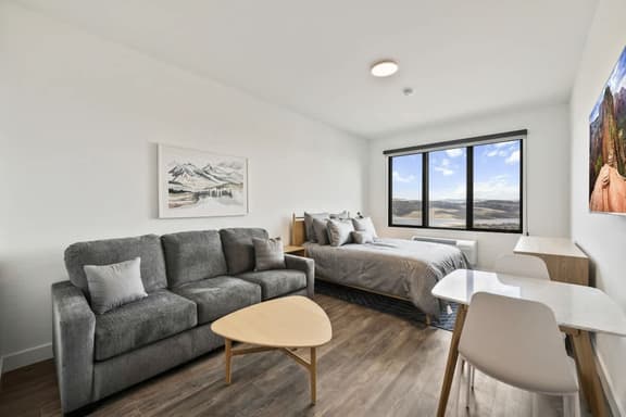 New! Lux Studio Lake Views | Trails & Adventure | Free shuttle to Gondola