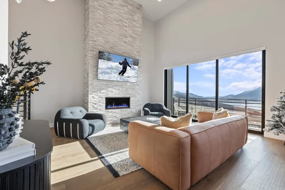 Private Hot Tub|Snowy Lake Views |Gorgeous New Home